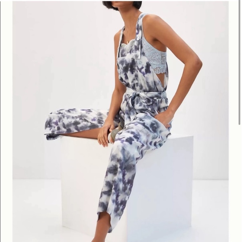 New Anthropologie Cloth & Stone Blue Gray Shibori Tie Dye Overalls Jumpsuit M - Picture 2 of 7